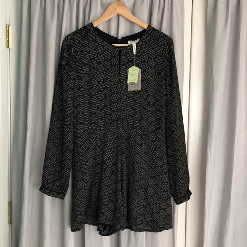 Geometric patterned jumper (shorts).